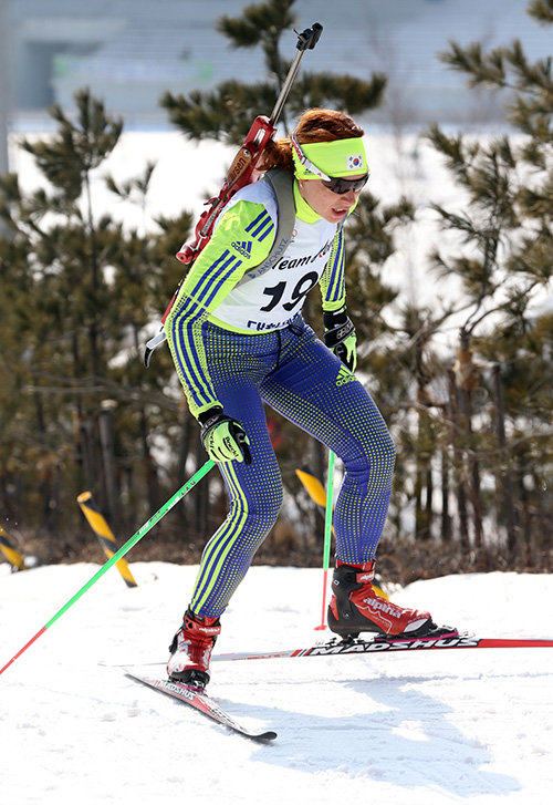 In this file photo taken on Feb. 23, 2016, Anna Frolina competes in the women's 15-kilometer biathlon event at the 97th National Winter Sports Festival in PyeongChang, Gangwon Province.